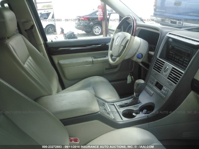 5LMEU88H04ZJ53183 - 2004 LINCOLN AVIATOR 黑色 照片 5