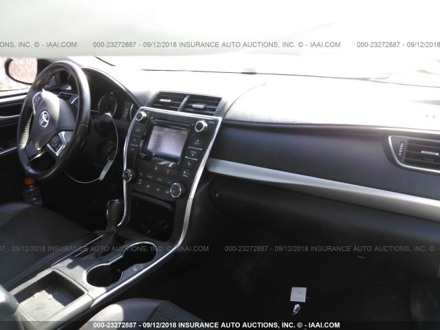 4T1BF1FK3FU053228 - 2015 TOYOTA CAMRY LE/XLE/SE/XSE 深蓝色 照片 5