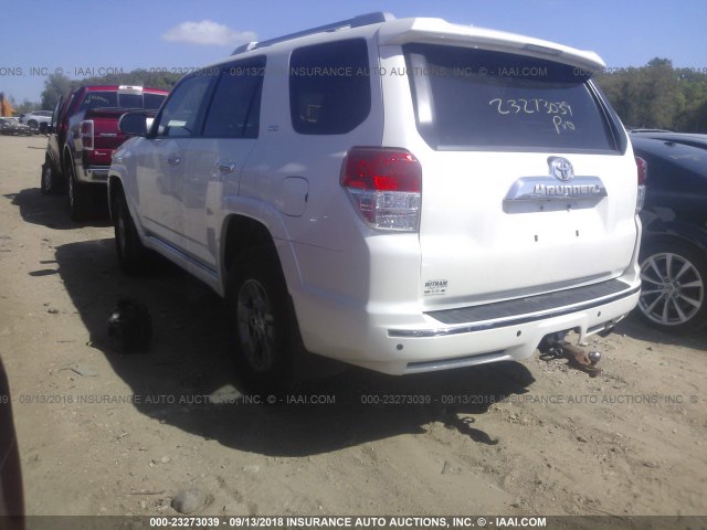 JTEBU5JR1B5033033 - 2011 TOYOTA 4RUNNER SR5/LIMITED/TRAIL WHITE photo 3