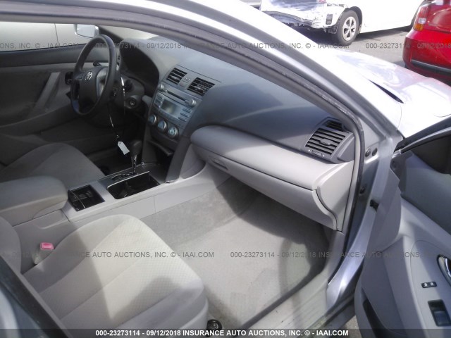 JTNBE46K673047306 - 2007 TOYOTA CAMRY NEW GENERAT CE/LE/XLE/SE SILVER photo 5