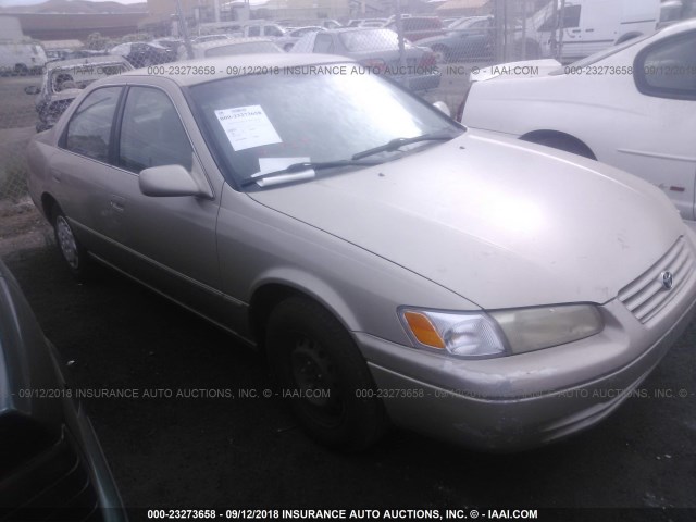 JT2BG22K0V0048192 - 1997 TOYOTA CAMRY LE/XLE BEIGE photo 1