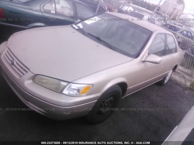 JT2BG22K0V0048192 - 1997 TOYOTA CAMRY LE/XLE BEIGE photo 2