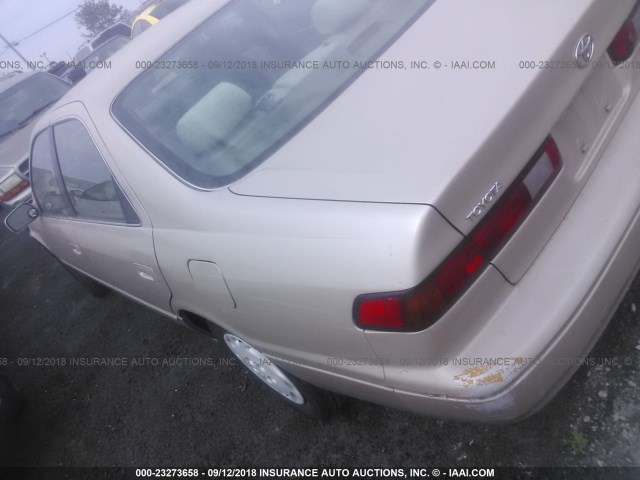 JT2BG22K0V0048192 - 1997 TOYOTA CAMRY LE/XLE BEIGE photo 3