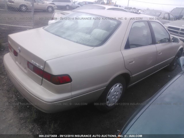 JT2BG22K0V0048192 - 1997 TOYOTA CAMRY LE/XLE BEIGE photo 4