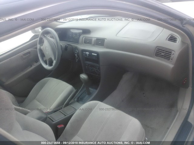 JT2BG22K0V0048192 - 1997 TOYOTA CAMRY LE/XLE BEIGE photo 5
