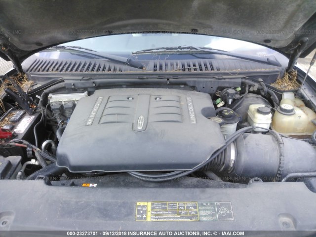 5LMFU28RX4LJ37036 - 2004 LINCOLN NAVIGATOR Schwarz Foto 10
