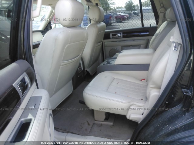 5LMFU28RX4LJ37036 - 2004 LINCOLN NAVIGATOR Schwarz Foto 8