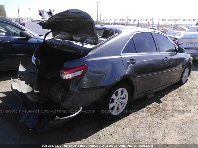 4T4BF3EK4BR169213 - 2011 TOYOTA CAMRY SE/LE/XLE ნაცრისფერი ფოტო 4