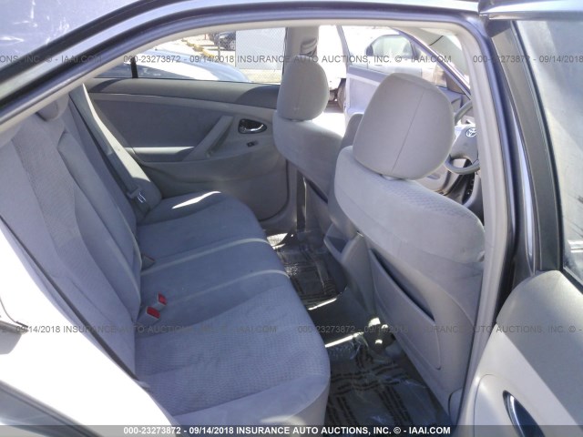 4T4BF3EK4BR169213 - 2011 TOYOTA CAMRY SE/LE/XLE ნაცრისფერი ფოტო 8