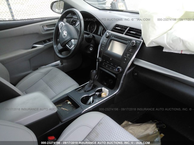 4T1BF1FK1FU012421 - 2015 TOYOTA CAMRY LE/XLE/SE/XSE 黑色 照片 5