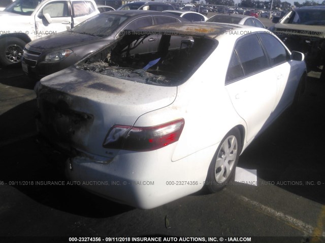 4T4BE46K58R032717 - 2008 TOYOTA CAMRY CE/LE/XLE/SE WHITE photo 4