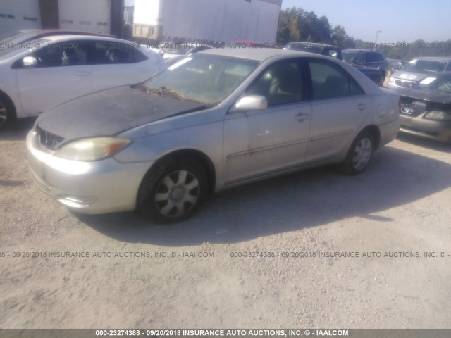 4T1BE32KX3U772850 - 2003 TOYOTA CAMRY LE/XLE/SE Күміс фото 2