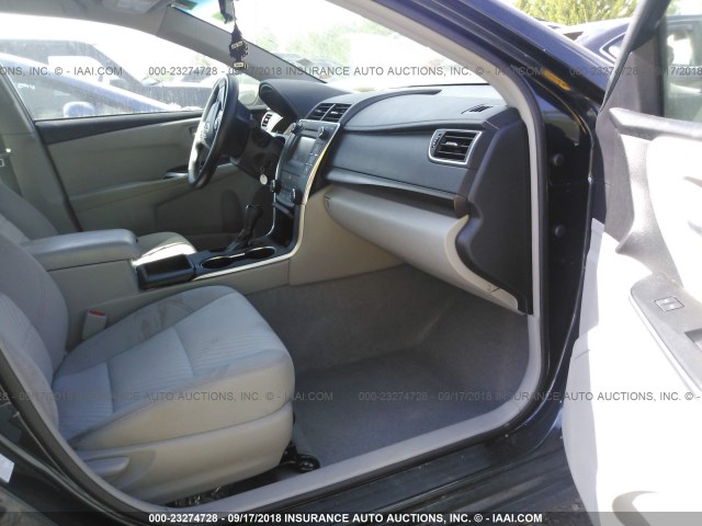 4T1BF1FK3HU652164 - 2017 TOYOTA CAMRY LE/XLE/SE/XSE 蓝色 照片 5