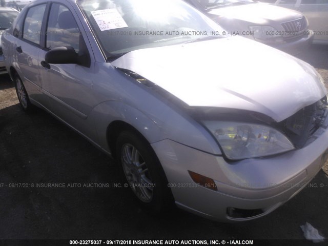 1FAFP34N77W250314 - 2007 FORD FOCUS ZX4/S/SE/SES SILVER photo 1
