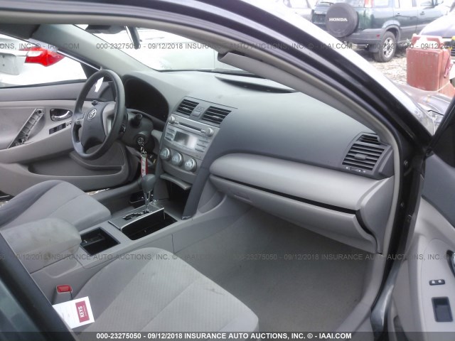 4T4BE46K69R115834 - 2009 TOYOTA CAMRY SE/LE/XLE 灰色 照片 5