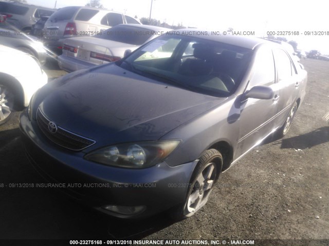 JTDBF32K530114345 - 2003 TOYOTA CAMRY LE/XLE GRAY photo 2