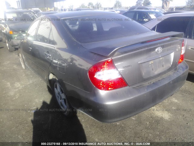 JTDBF32K530114345 - 2003 TOYOTA CAMRY LE/XLE GRAY photo 3