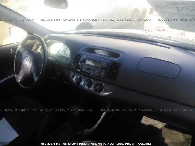 JTDBF32K530114345 - 2003 TOYOTA CAMRY LE/XLE GRAY photo 5