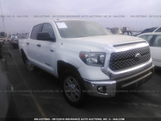 5TFEY5F18JX232852 - 2018 TOYOTA TUNDRA CREWMAX SR5 WHITE photo 1