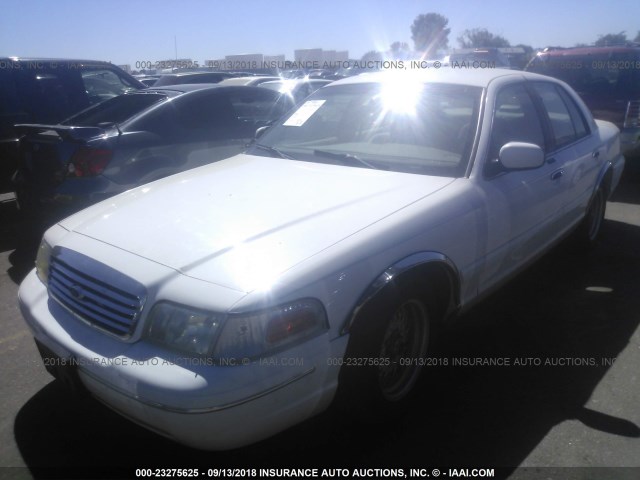 2FAFP74W3XX127954 - 1999 FORD CROWN VICTORIA LX WHITE photo 2