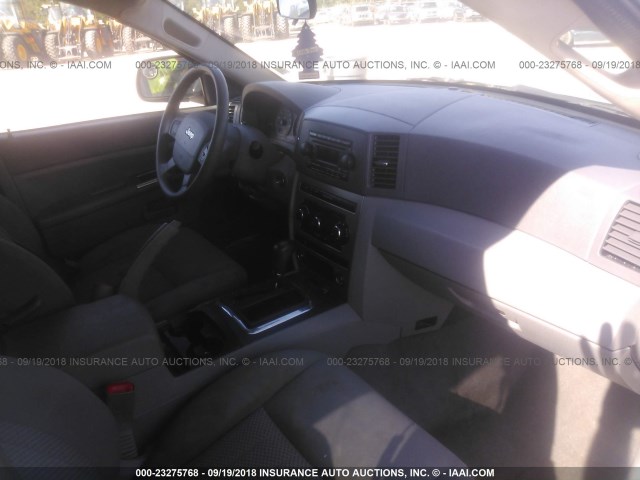 1J4GR48K25C705531 - 2005 JEEP GRAND CHEROKEE LAREDO/COLUMBIA/FREEDOM 银色 照片 5