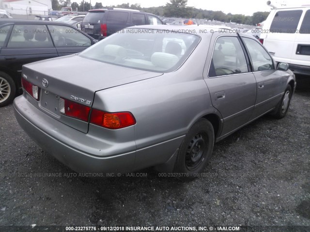 4T1BG22K9YU688367 - 2000 TOYOTA CAMRY CE/LE/XLE 银色 照片 4