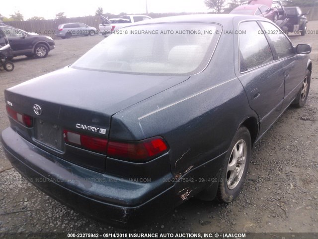JT2BG22K6W0215611 - 1998 TOYOTA CAMRY CE/LE/XLE 绿色 照片 4