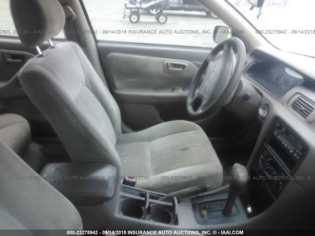 JT2BG22K6W0215611 - 1998 TOYOTA CAMRY CE/LE/XLE 绿色 照片 5