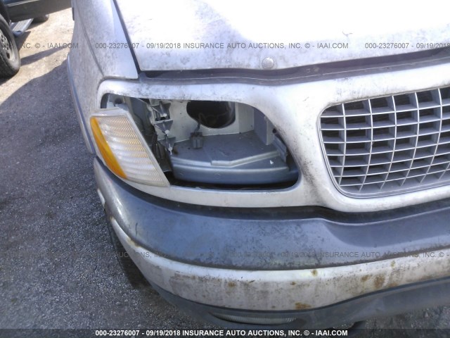 1FMPU16L2YLA03384 - 2000 FORD EXPEDITION XLT SILVER photo 6