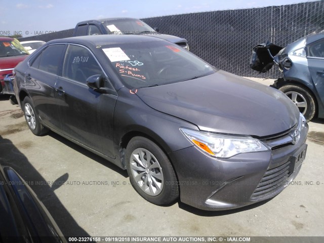 4T1BF1FK7HU409988 - 2017 TOYOTA CAMRY LE/XLE/SE/XSE 棕色 照片 1