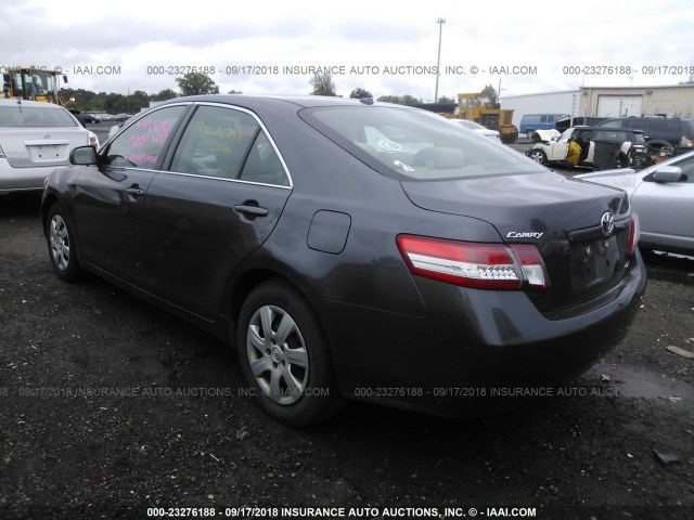 4T1BF3EK1BU200363 - 2011 TOYOTA CAMRY SE/LE/XLE GRAY photo 3