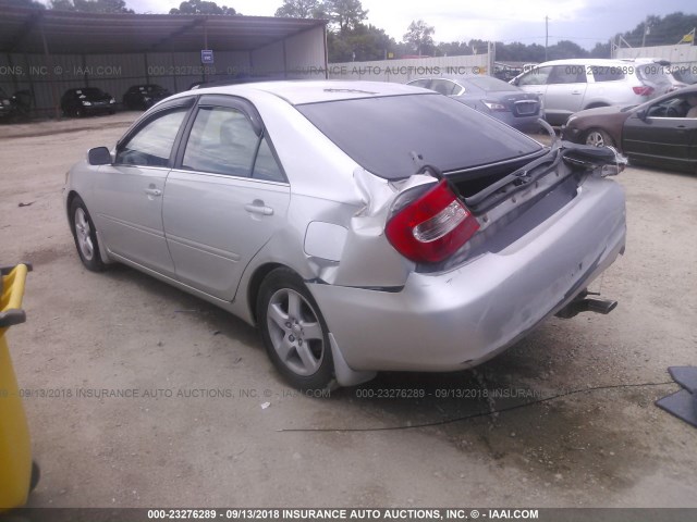 4T1BF30K52U002263 - 2002 TOYOTA CAMRY LE/XLE/SE Gümüş foto 3