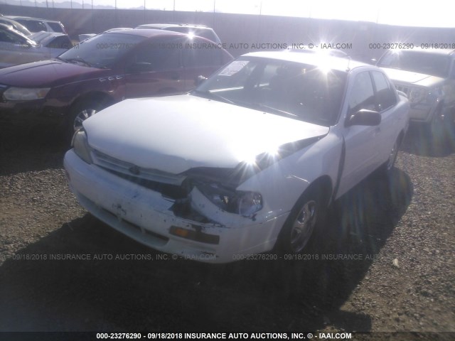 JT2BG12K7T0400952 - 1996 TOYOTA CAMRY DX/LE/XLE WHITE photo 2