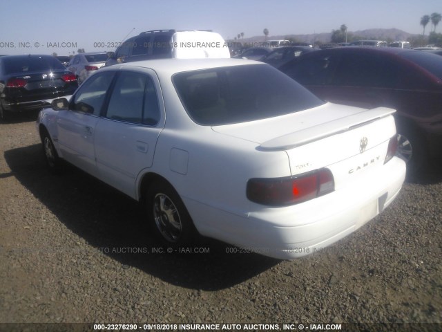 JT2BG12K7T0400952 - 1996 TOYOTA CAMRY DX/LE/XLE WHITE photo 3