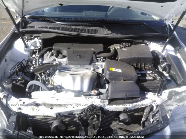 4T1BF1FK7HU703309 - 2017 TOYOTA CAMRY LE/XLE/SE/XSE 白色 照片 10
