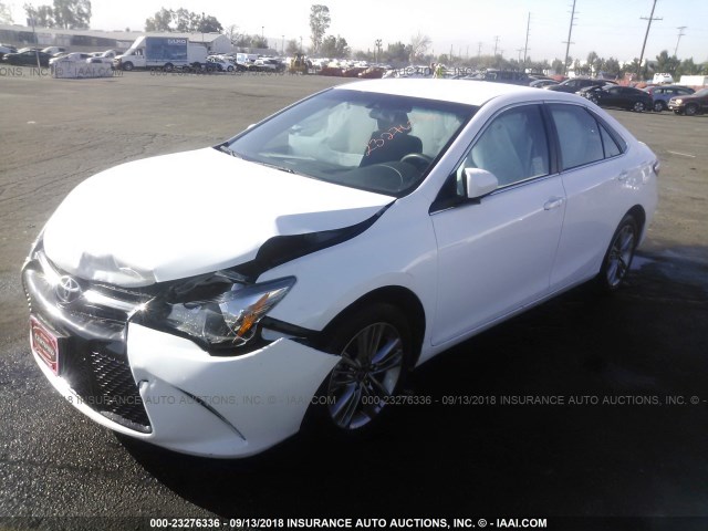 4T1BF1FK7HU703309 - 2017 TOYOTA CAMRY LE/XLE/SE/XSE 白色 照片 2