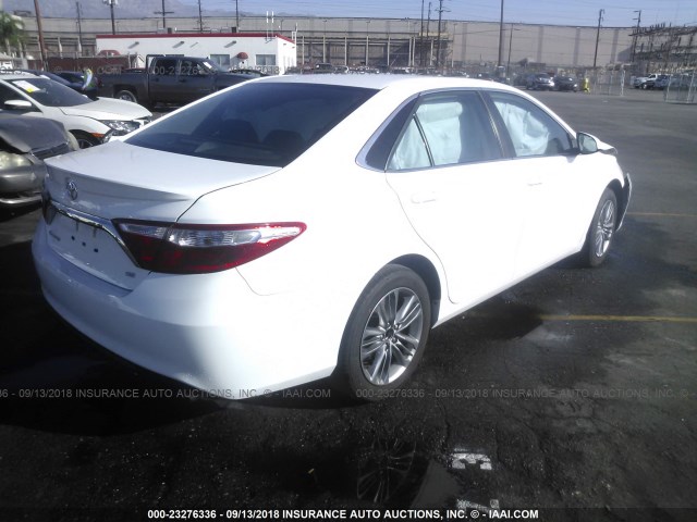 4T1BF1FK7HU703309 - 2017 TOYOTA CAMRY LE/XLE/SE/XSE 白色 照片 4