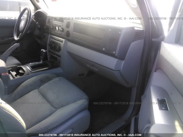 1J8HG48K76C173896 - 2006 JEEP COMMANDER შავი ფოტო 5