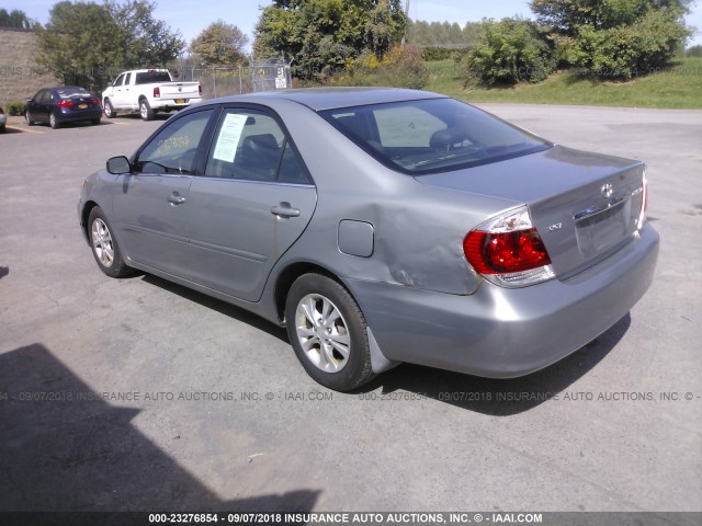 4T1BF32KX5U617750 - 2005 TOYOTA CAMRY LE/XLE/SE 银色 照片 3