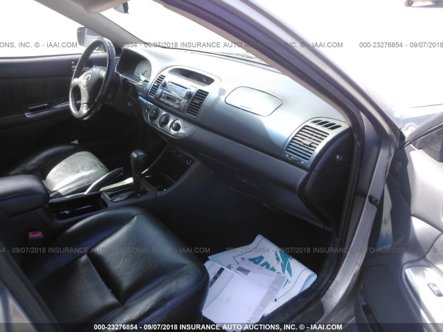 4T1BF32KX5U617750 - 2005 TOYOTA CAMRY LE/XLE/SE 银色 照片 5