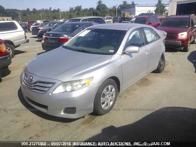 4T1BF3EK4AU560970 - 2010 TOYOTA CAMRY SE/LE/XLE ვერცხლისფერი ფოტო 2