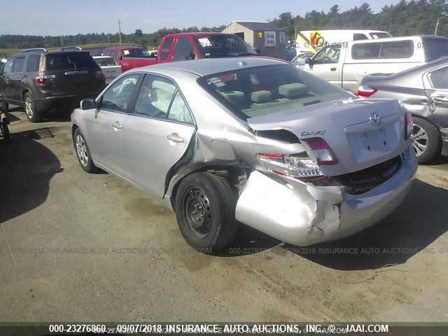 4T1BF3EK4AU560970 - 2010 TOYOTA CAMRY SE/LE/XLE ვერცხლისფერი ფოტო 3