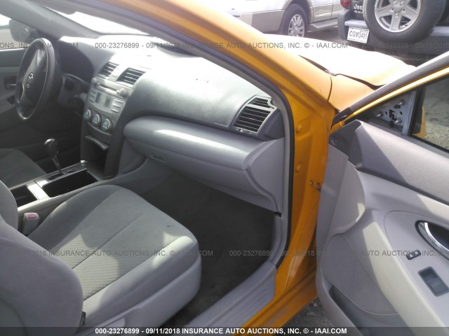 4T1BE46K39U918269 - 2009 TOYOTA CAMRY SE/LE/XLE YELLOW photo 5