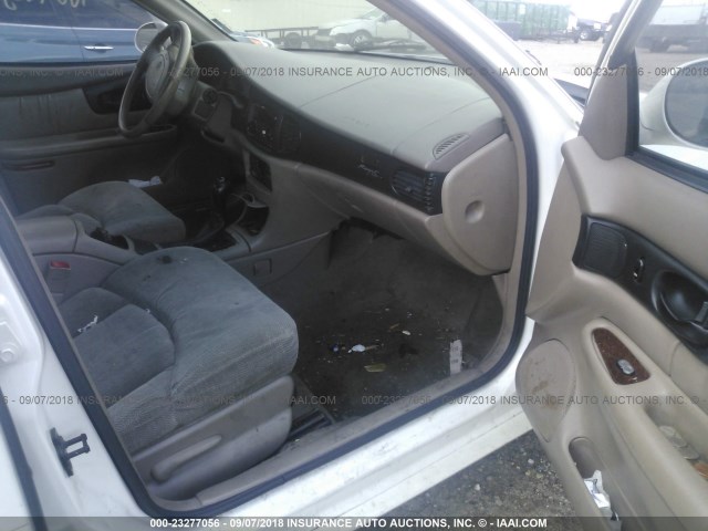 2G4WB52K521206949 - 2002 BUICK REGAL LS WHITE photo 5