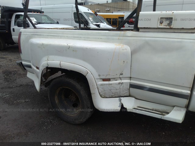 1GTHK33R5TF020643 - 1996 GMC SIERRA K3500 WHITE photo 6