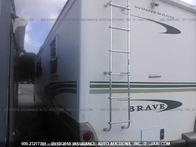 5B4LP57G823345289 - 2002 WORKHORSE CUSTOM CHASSIS MOTORHOME CHASSIS P3500 WHITE photo 3