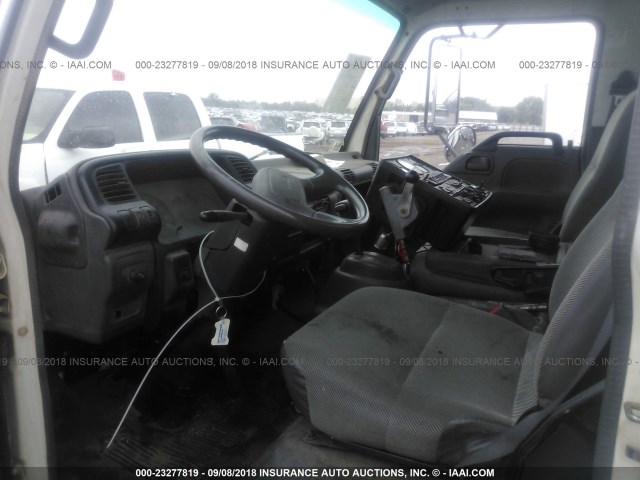 J8DE5B14847901259 - 2004 GMC 5500 W55042 WHITE photo 5