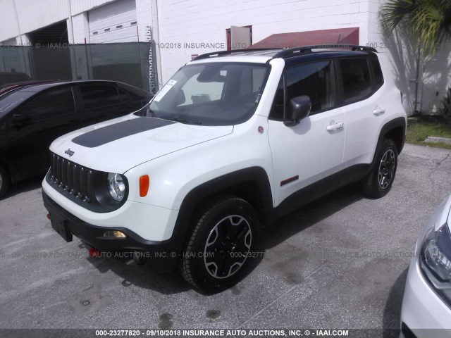 ZACCJBCB9HPF46157 - 2017 JEEP RENEGADE TRAILHAWK WHITE photo 2