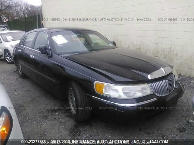 1LNHM81W3YY794302 - 2000 LINCOLN TOWN CAR EXECUTIVE BLACK photo 1