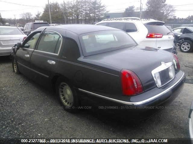 1LNHM81W3YY794302 - 2000 LINCOLN TOWN CAR EXECUTIVE BLACK photo 3